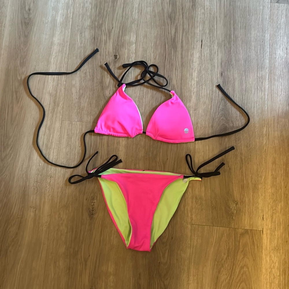 Reversible triangle bikini